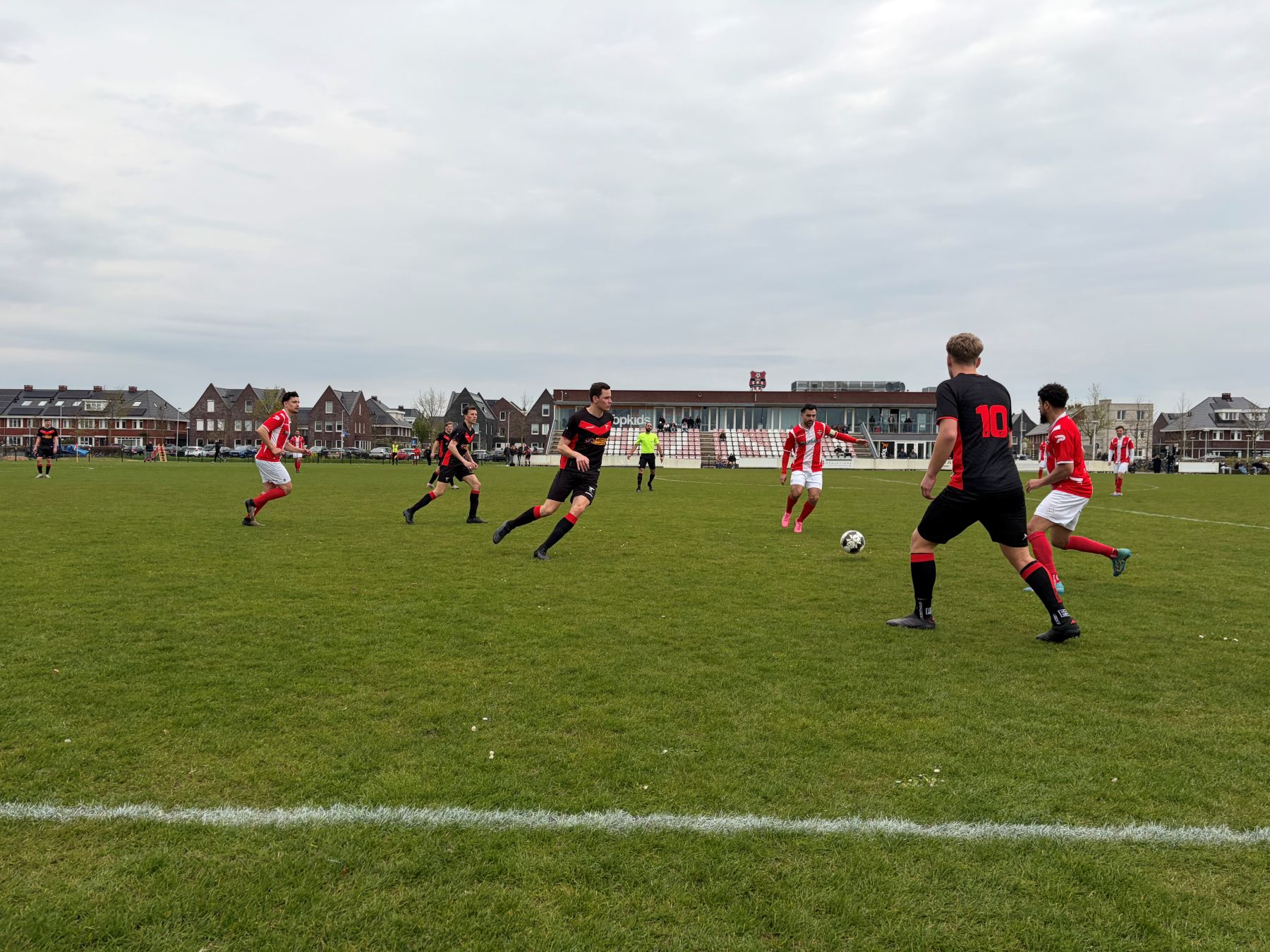 Valleivogels blijft in gevarenzone na verlies tegen Nieuw Utrecht.