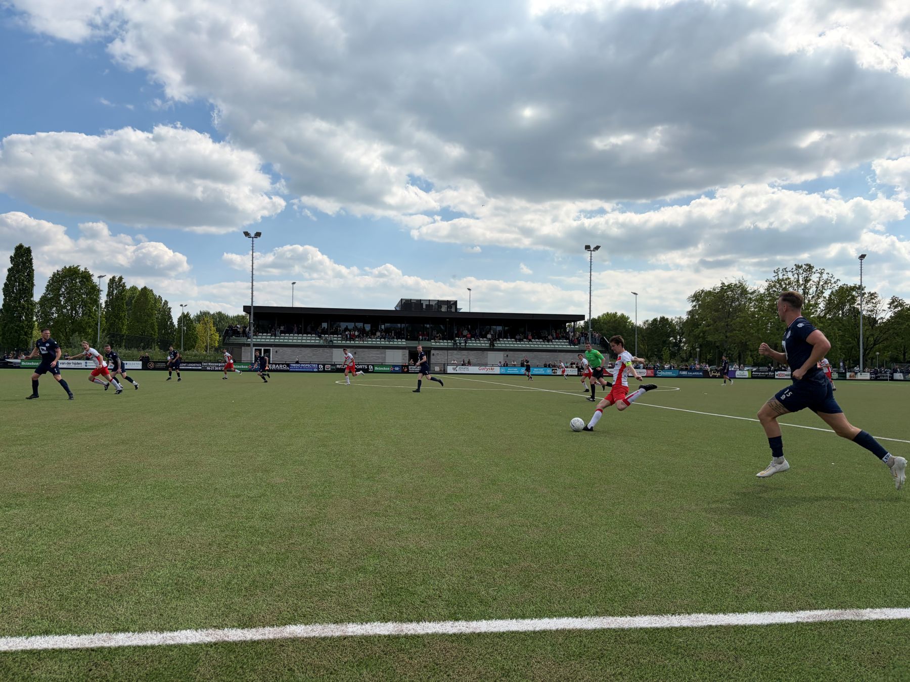 Valleivogels verliest van sv Parkhout en degradeert naar derde klasse.